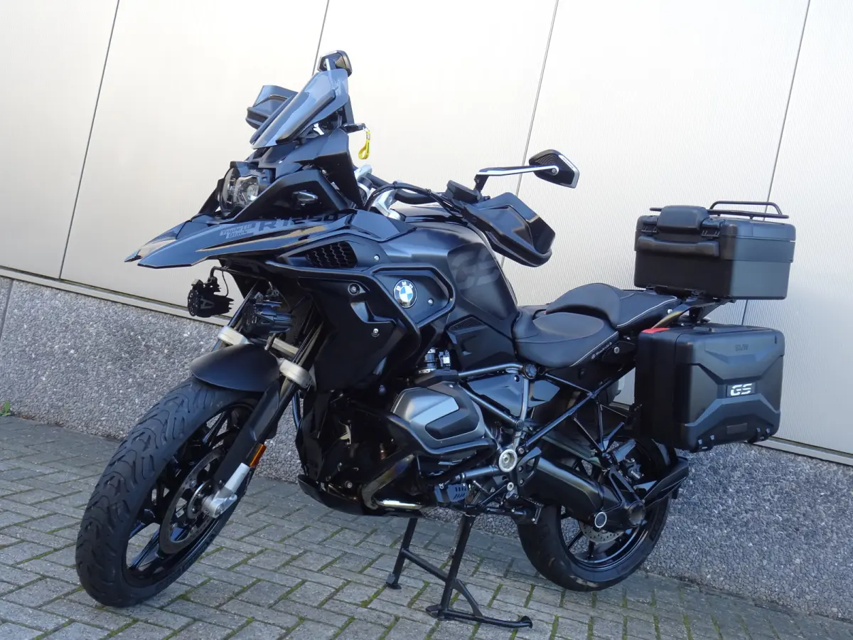 ABS TRIPLE BLACK