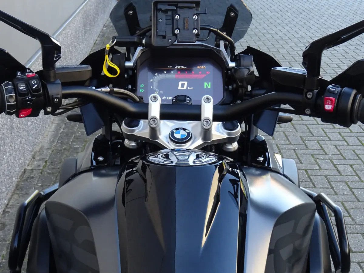 ABS TRIPLE BLACK