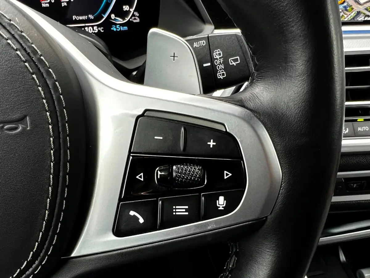 XDrive45e High Executive M-pakket_3d camera_Drive assist