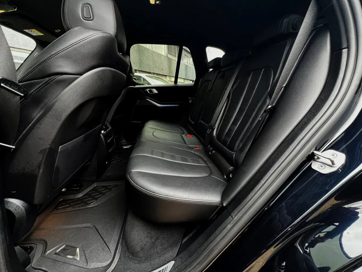 XDrive45e High Executive M-pakket_3d camera_Drive assist