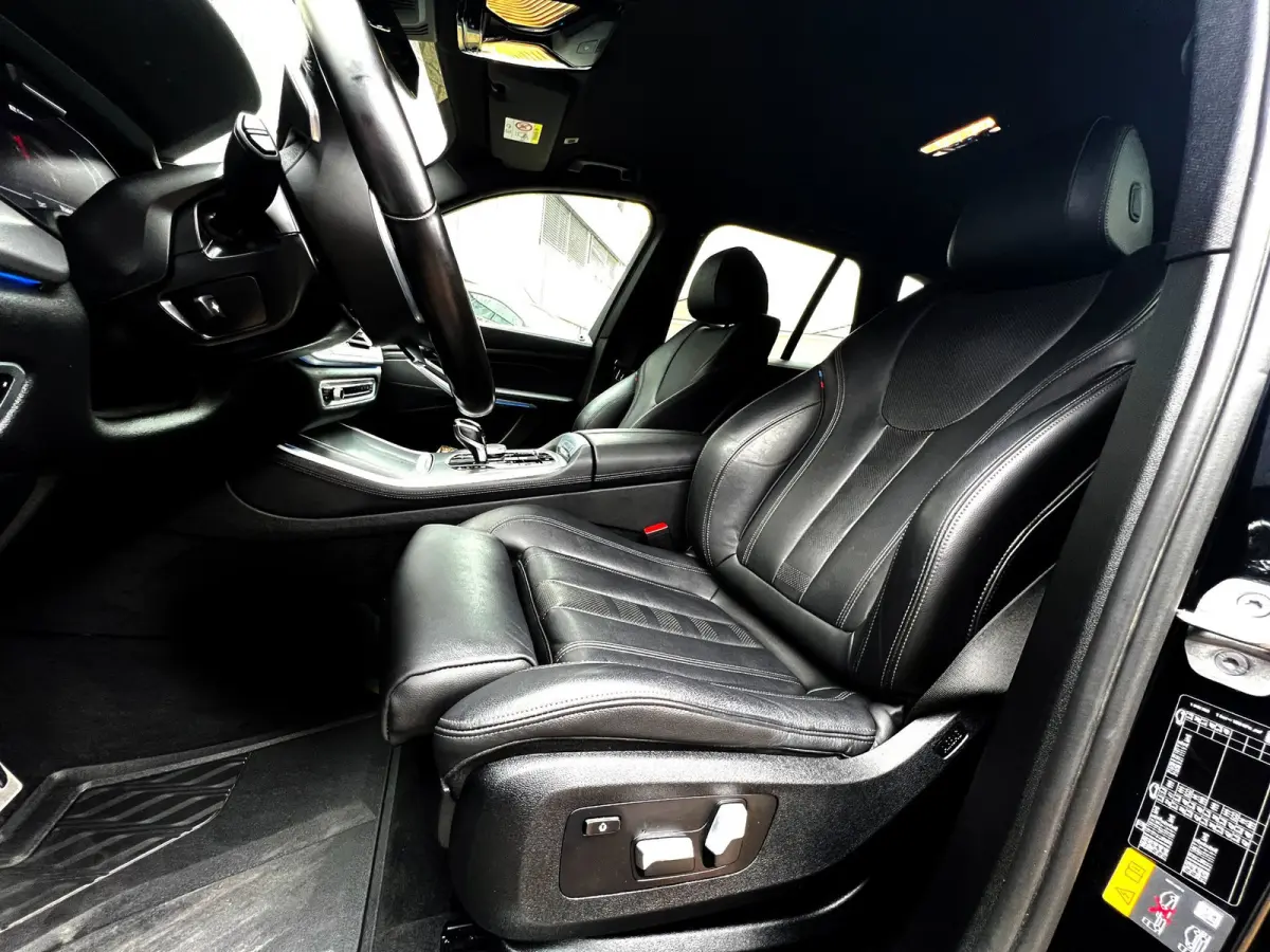 XDrive45e High Executive M-pakket_3d camera_Drive assist