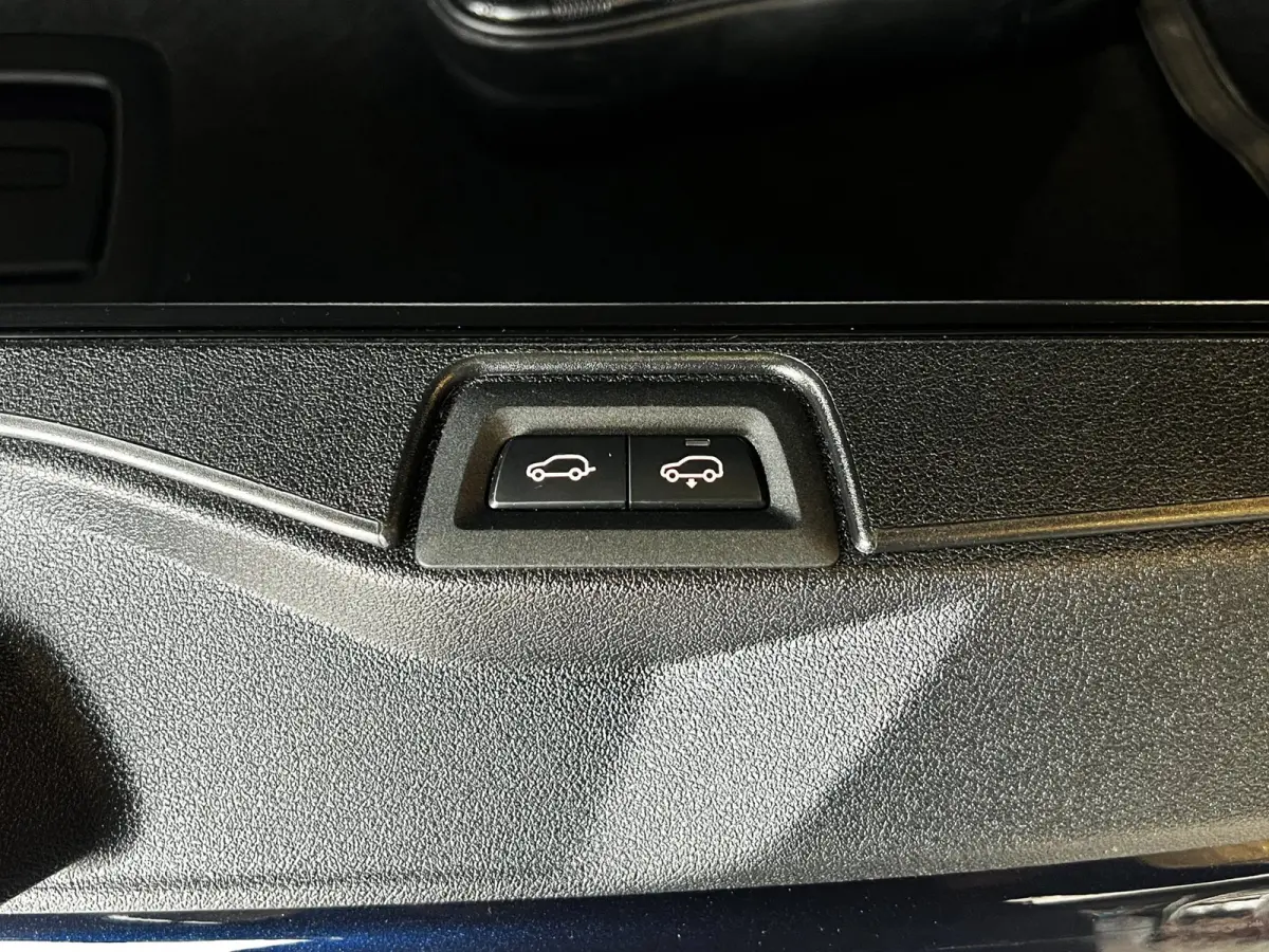 XDrive45e High Executive M-pakket_3d camera_Drive assist