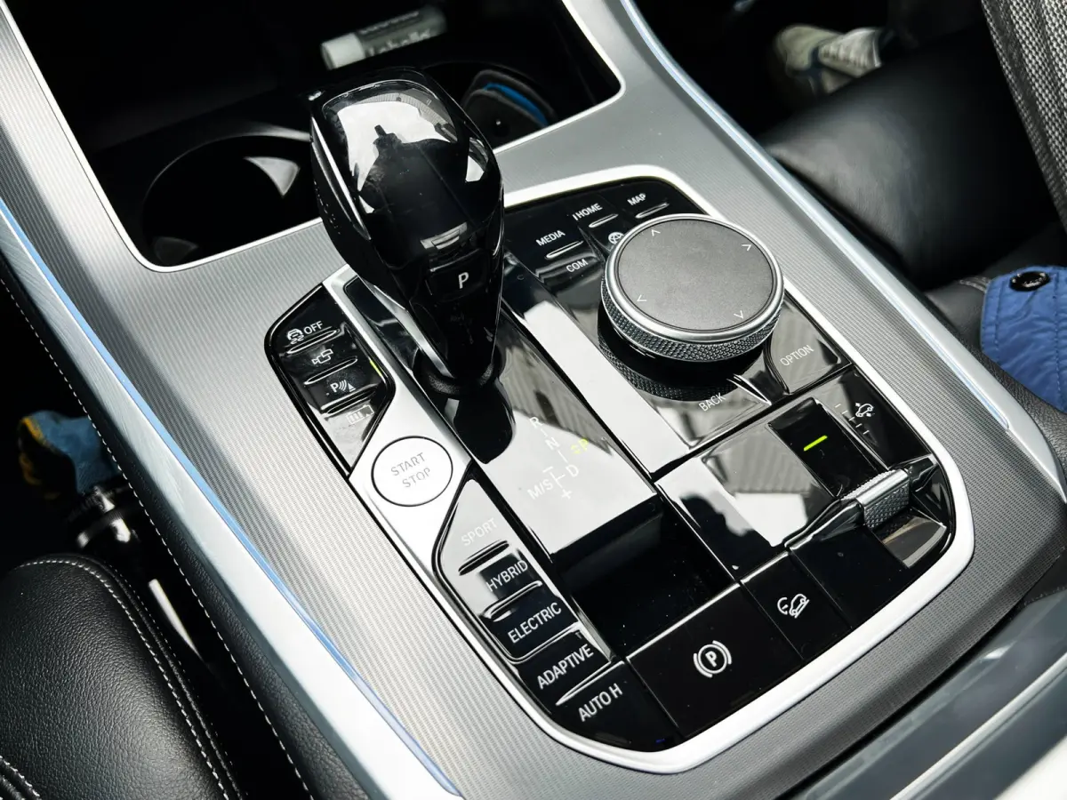 XDrive45e High Executive M-pakket_3d camera_Drive assist