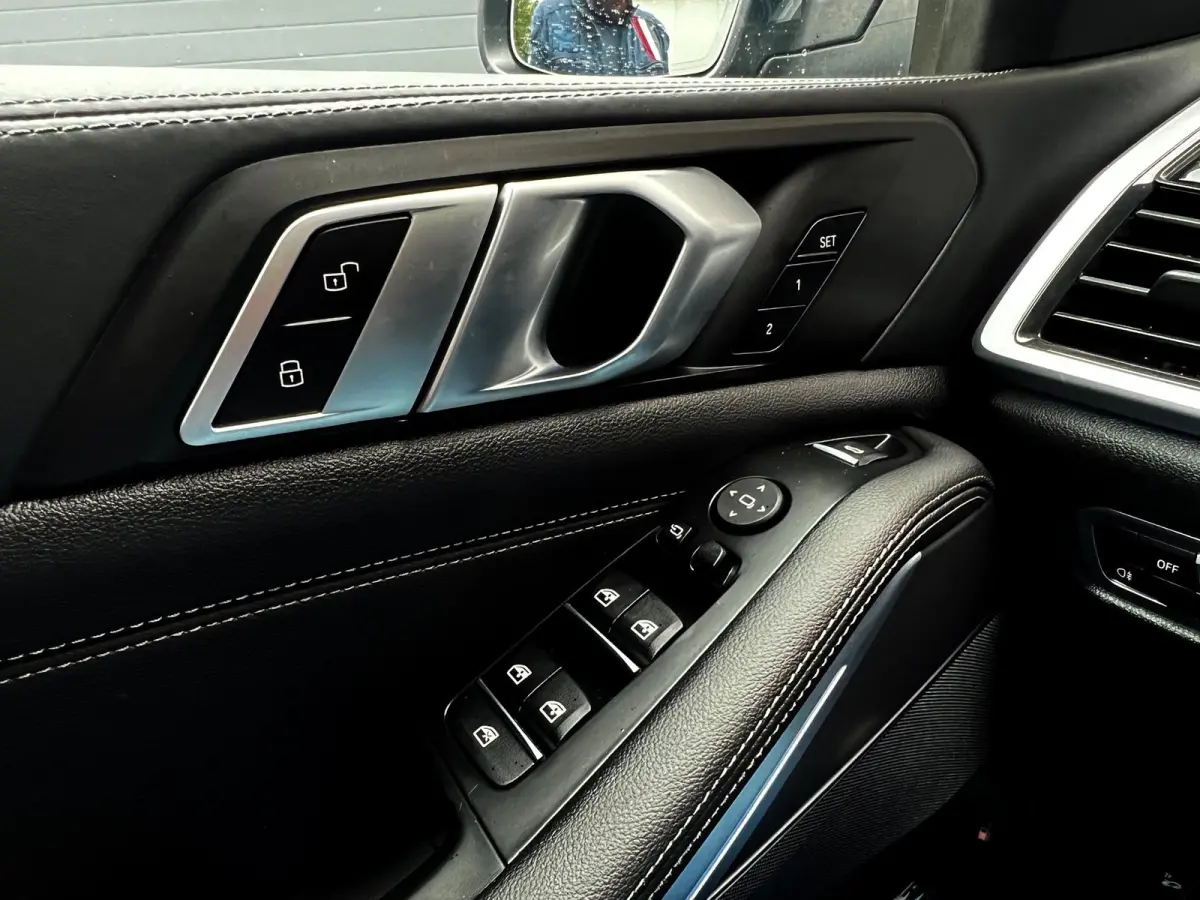 XDrive45e High Executive M-pakket_3d camera_Drive assist