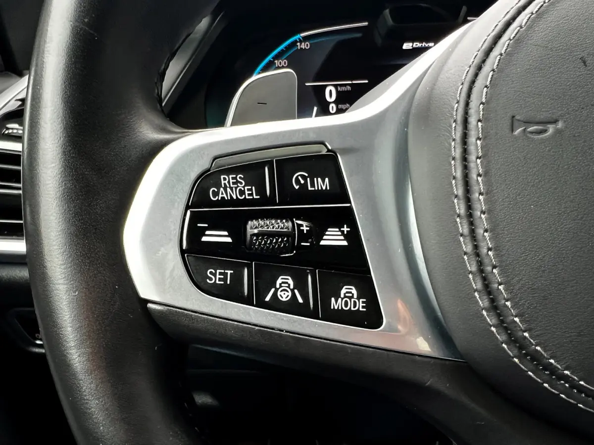 XDrive45e High Executive M-pakket_3d camera_Drive assist