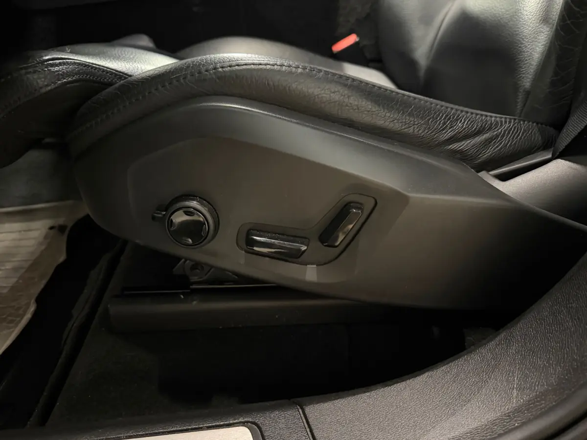 2.0 Recharge T6 AWD Inscription | PANO | LEDER | H&K | 360 CAMERA