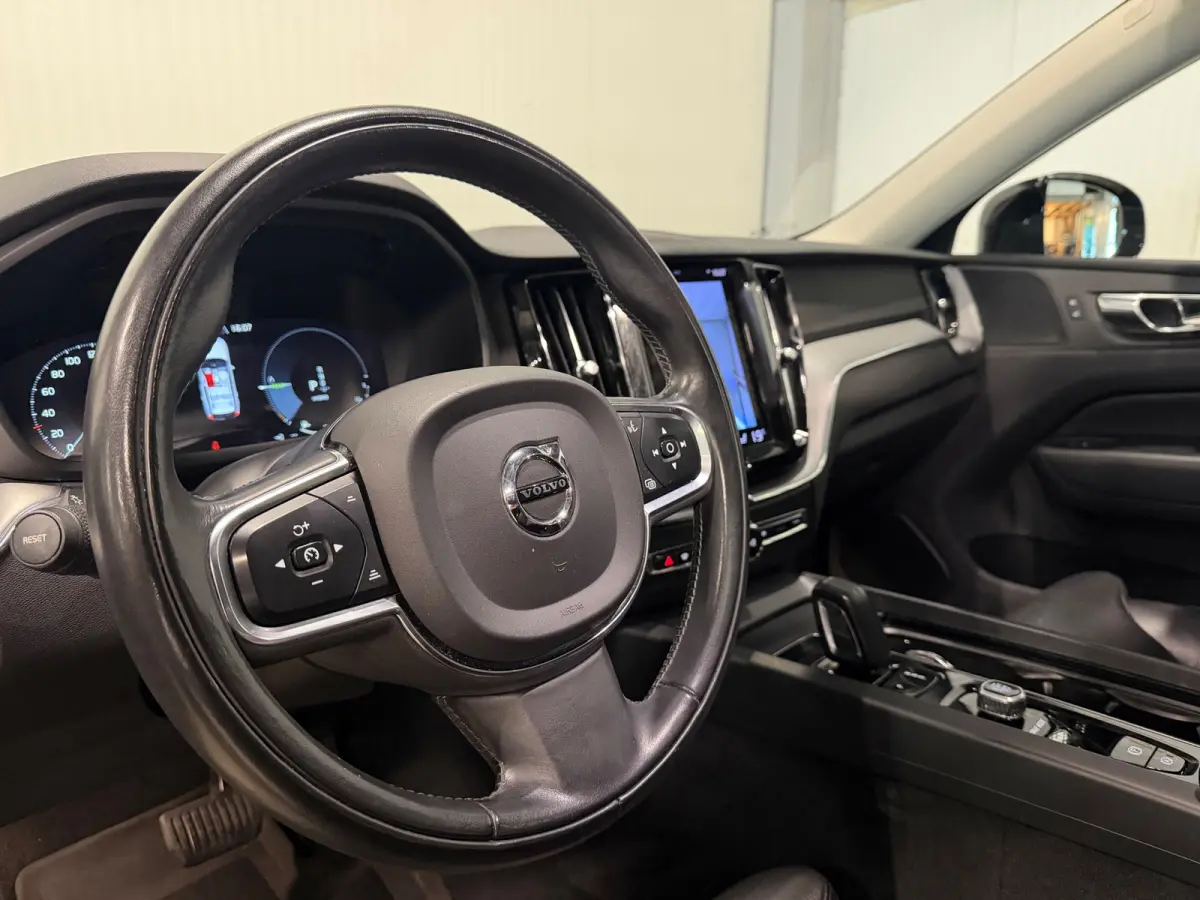 2.0 Recharge T6 AWD Inscription | PANO | LEDER | H&K | 360 CAMERA