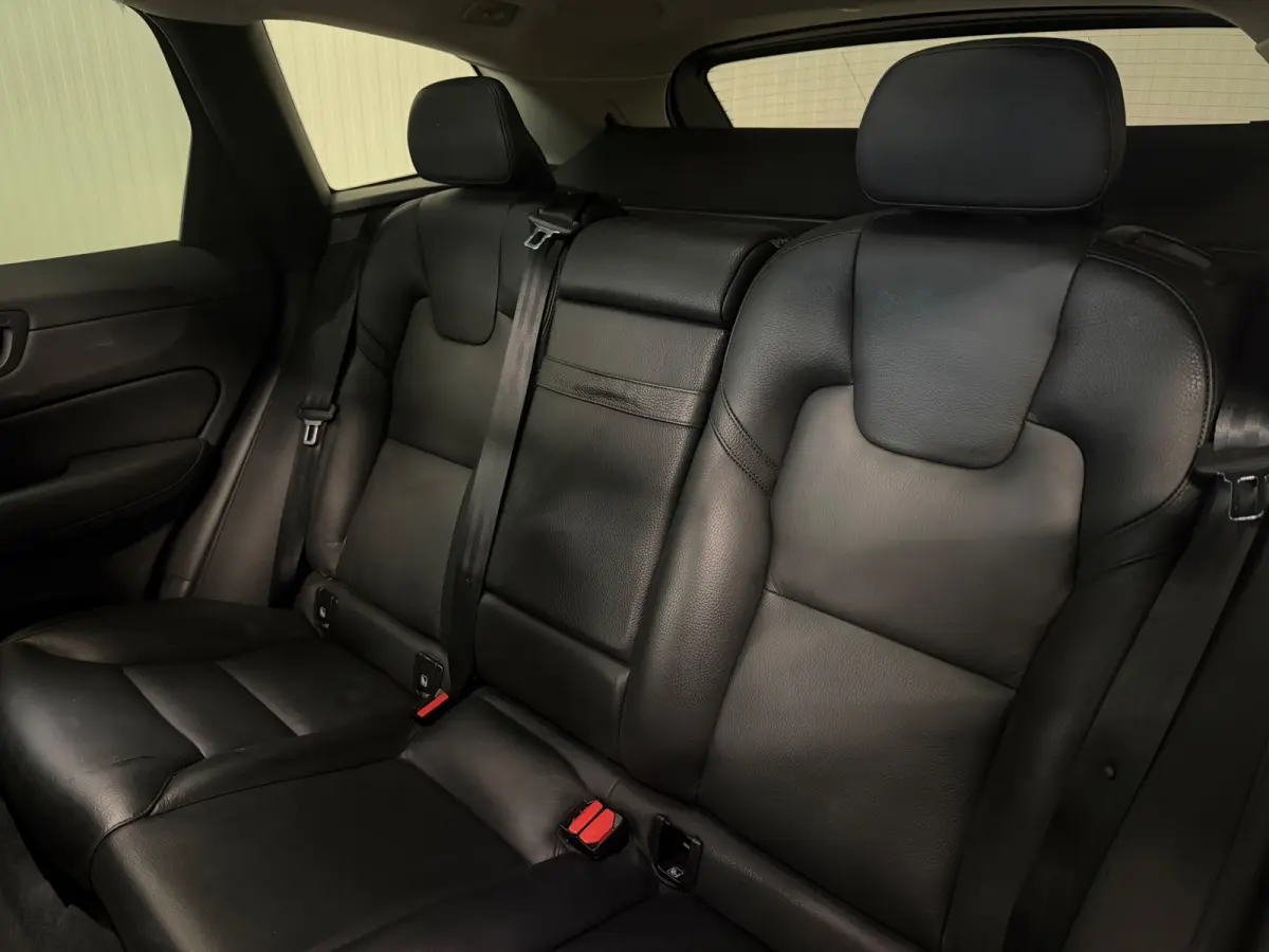 2.0 Recharge T6 AWD Inscription | PANO | LEDER | H&K | 360 CAMERA