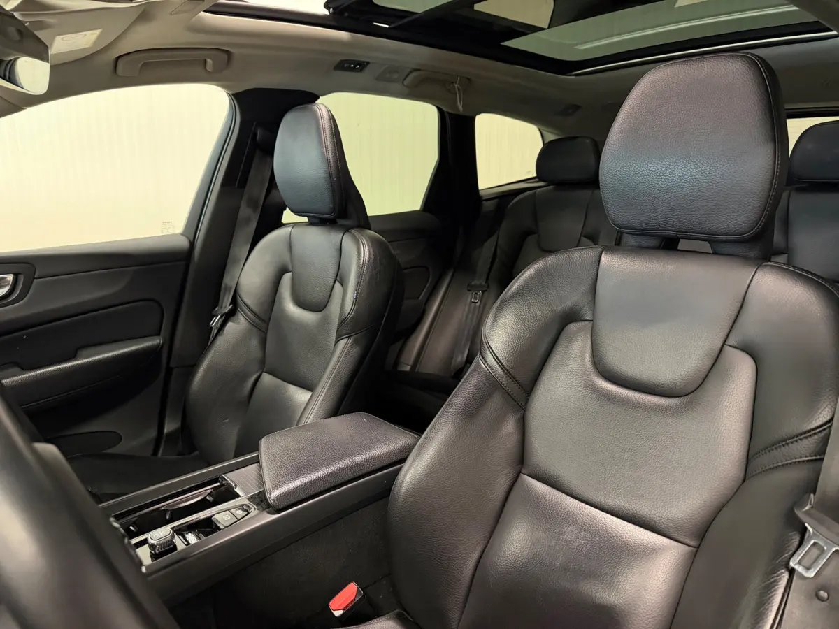 2.0 Recharge T6 AWD Inscription | PANO | LEDER | H&K | 360 CAMERA