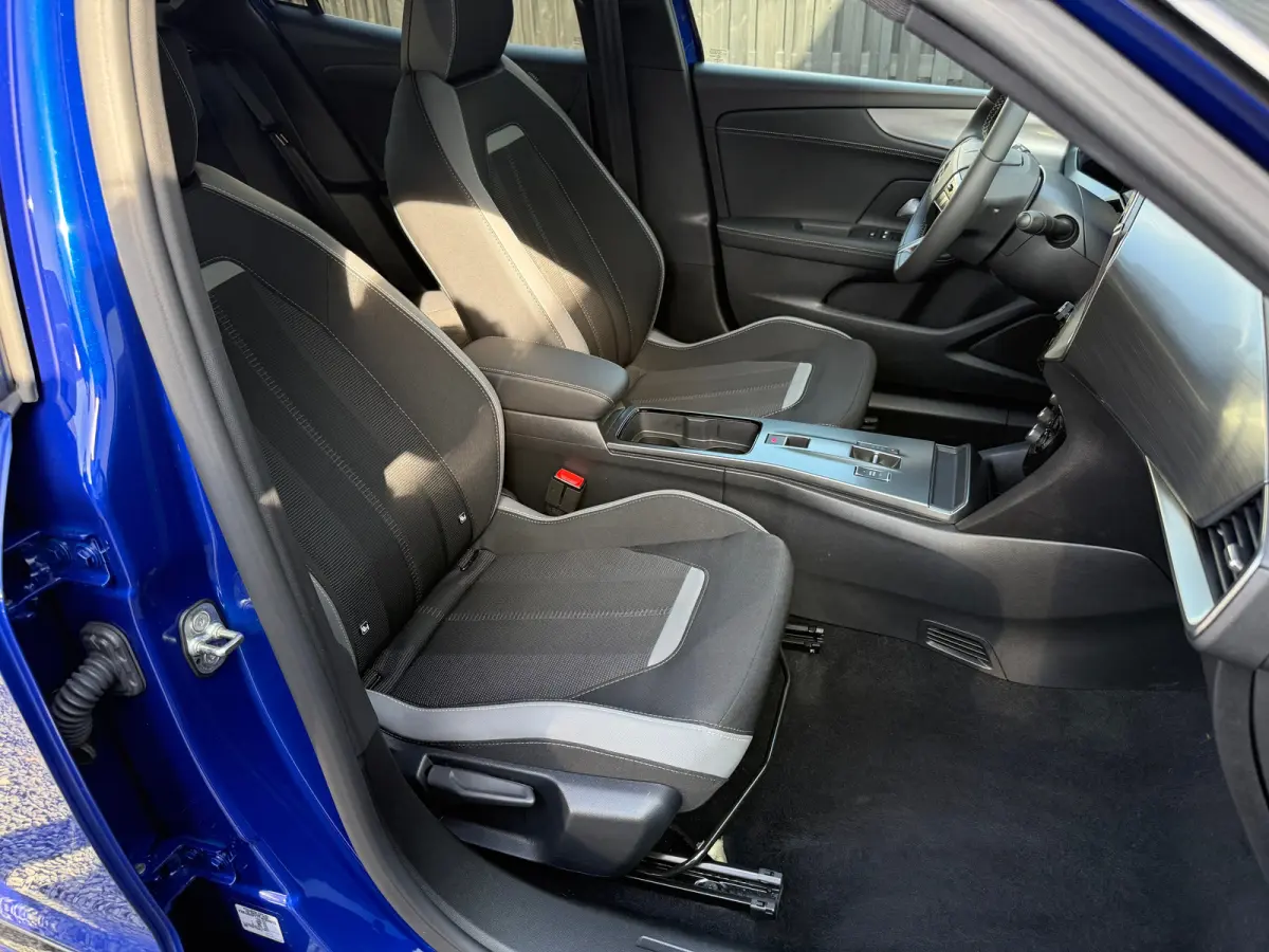 1.2 hybrid automaat 145pk | CAMERA ACHTER| PARKEERSESNOREN V&A| APPLE CARPLAY/ANDROID AUTO| CLIMATE CONTROL| KEYLESS ENTRY&START| ADAPTIVE CRUISE CONTROL