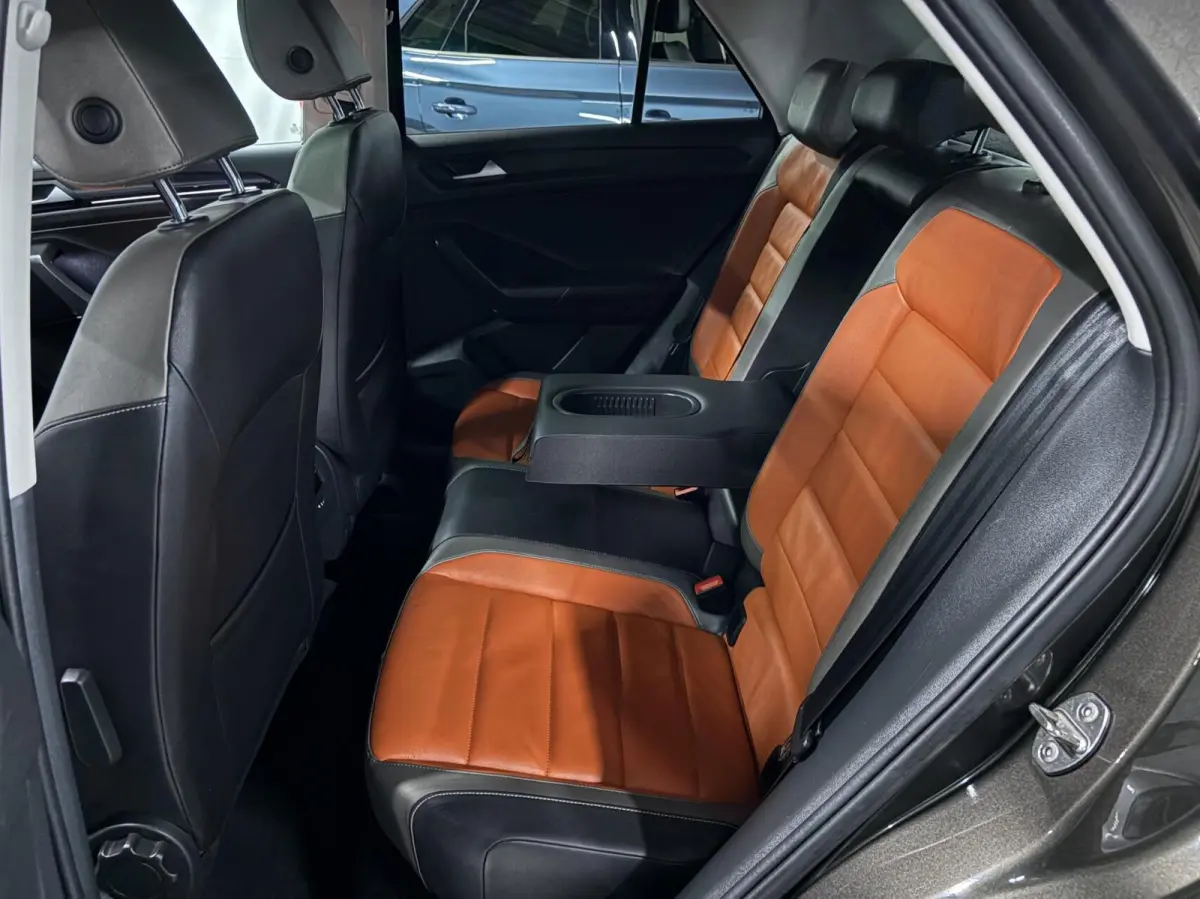 2.0 TSI 4Motion Sport | Pano | UNIEK | Trekhaak | Leder