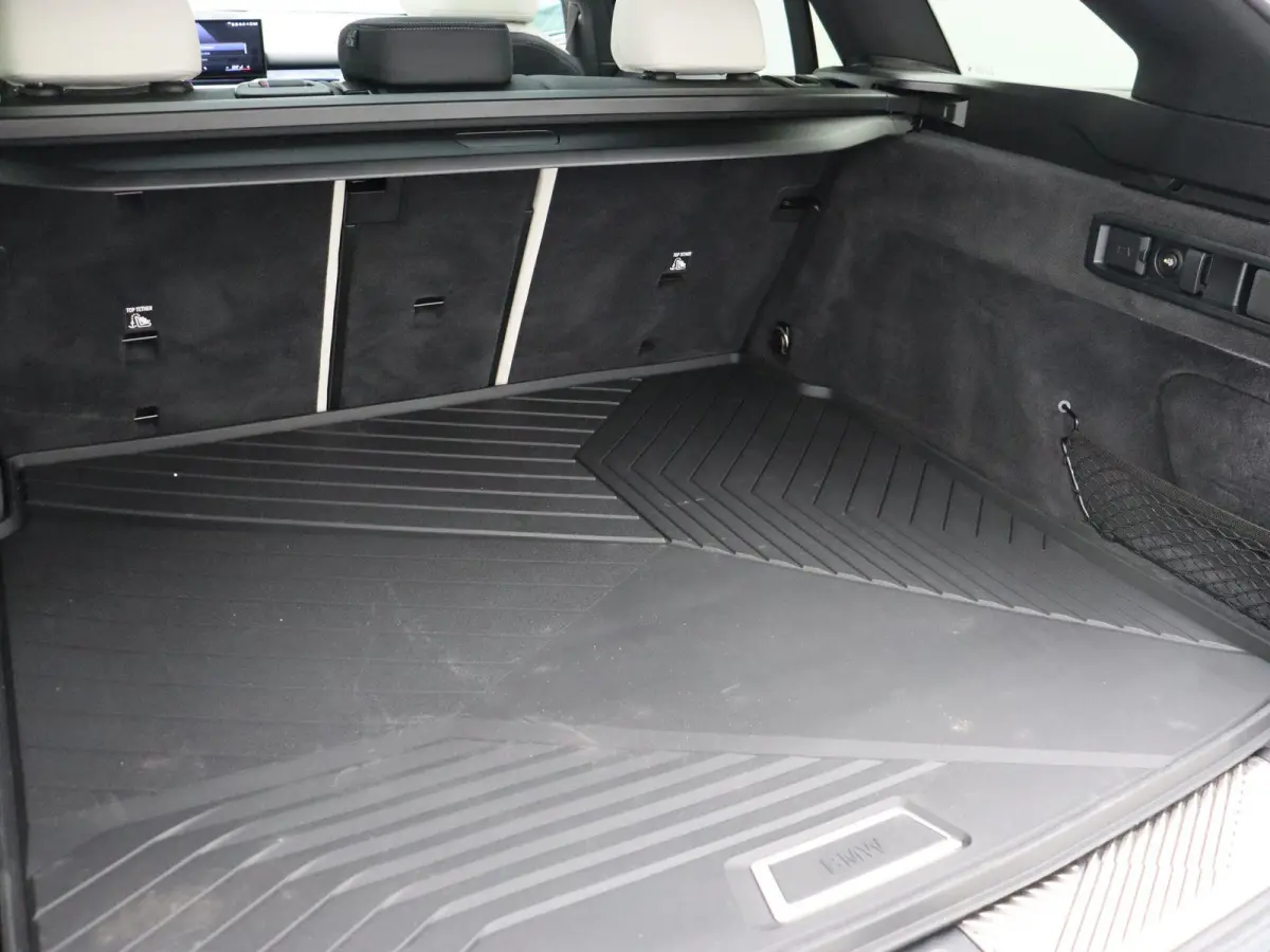 eDrive40 | M Sportpakket Pro | Innovation Pack | Travel Pack | Comfort Pack | SoH 92,3% | Stuurwielrand Verwarmd | Comfort Access | Panoramadak | Driving Assistant Professional | Bowers & Wi