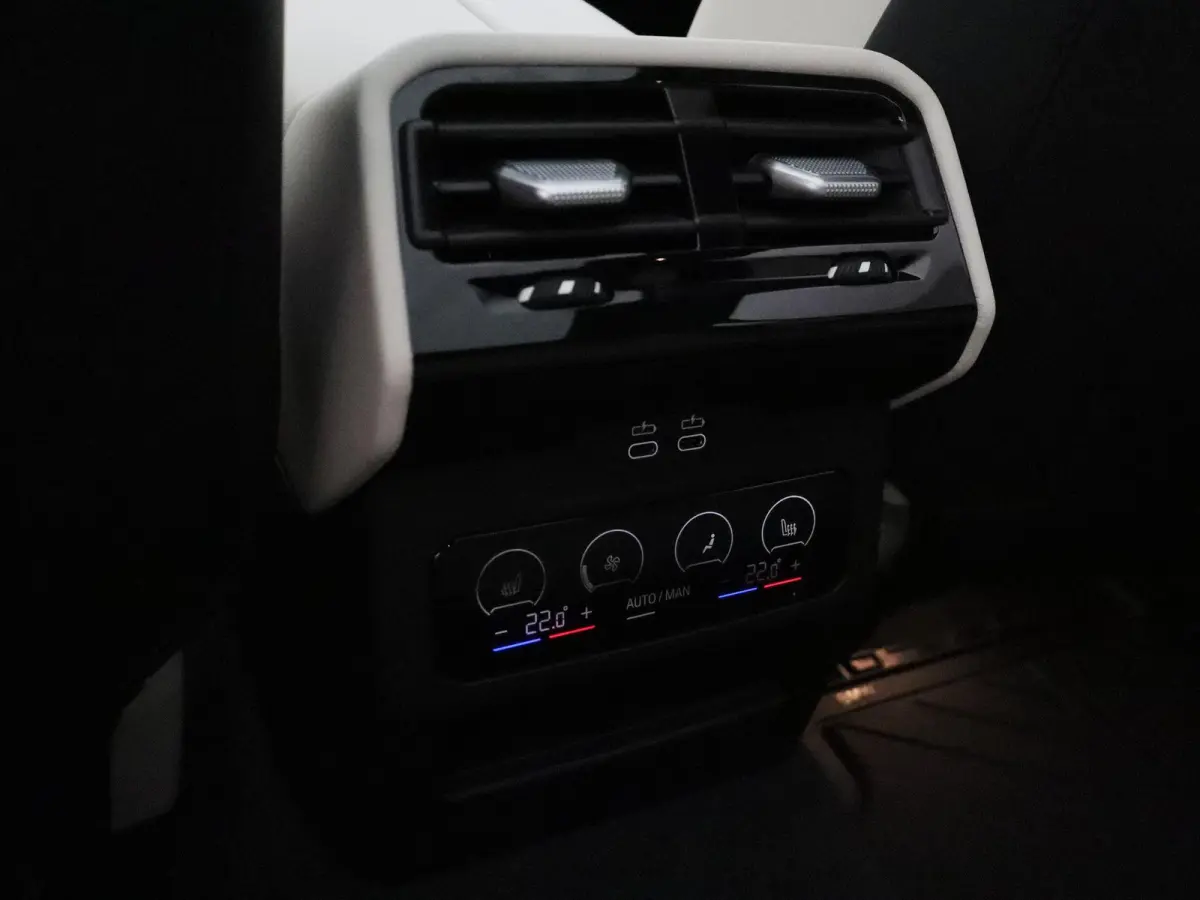 eDrive40 | M Sportpakket Pro | Innovation Pack | Travel Pack | Comfort Pack | SoH 92,3% | Stuurwielrand Verwarmd | Comfort Access | Panoramadak | Driving Assistant Professional | Bowers & Wi