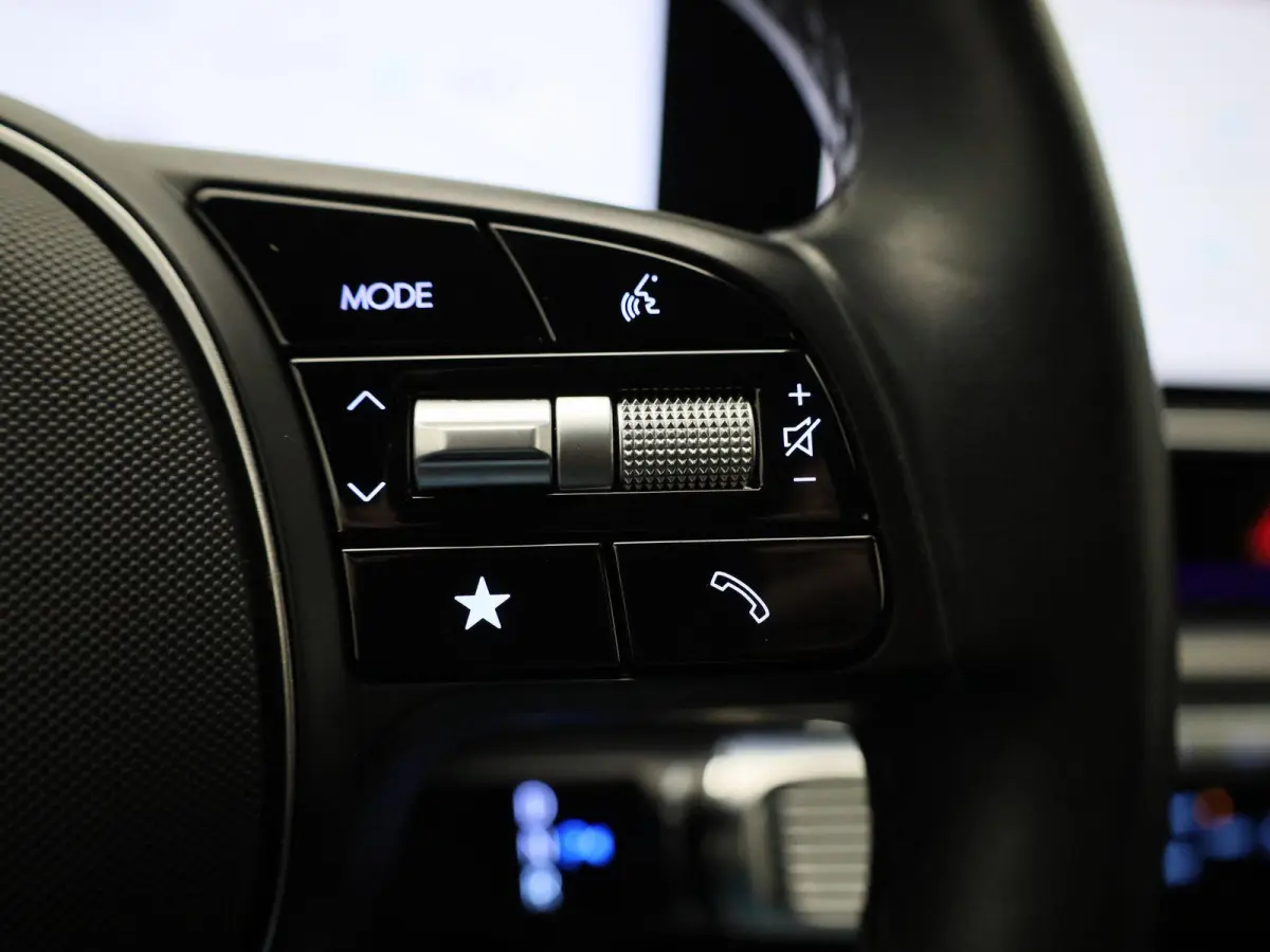 77,4 kWh Core Plus | Navigatie | Camera | Stoelverwarming | Sfeerverlichting |