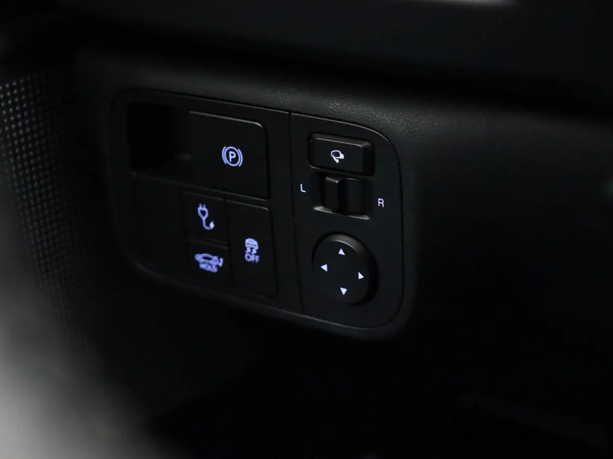 77,4 kWh Core Plus | Navigatie | Camera | Stoelverwarming | Sfeerverlichting |