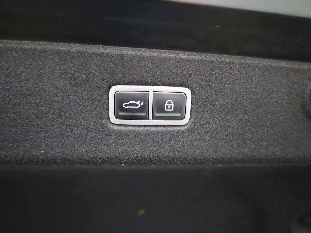 77,4 kWh Core Plus | Navigatie | Camera | Stoelverwarming | Sfeerverlichting |