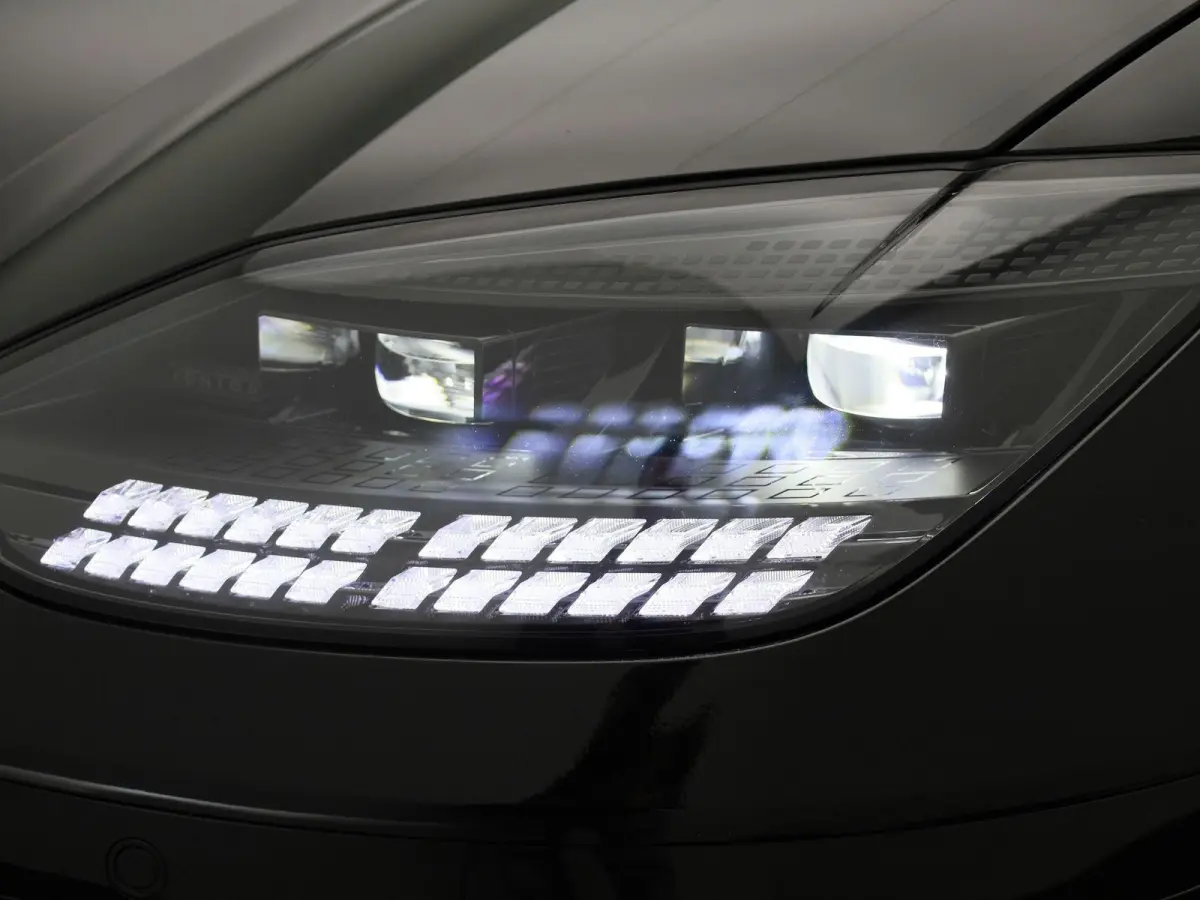 77,4 kWh Core Plus | Navigatie | Camera | Stoelverwarming | Sfeerverlichting |