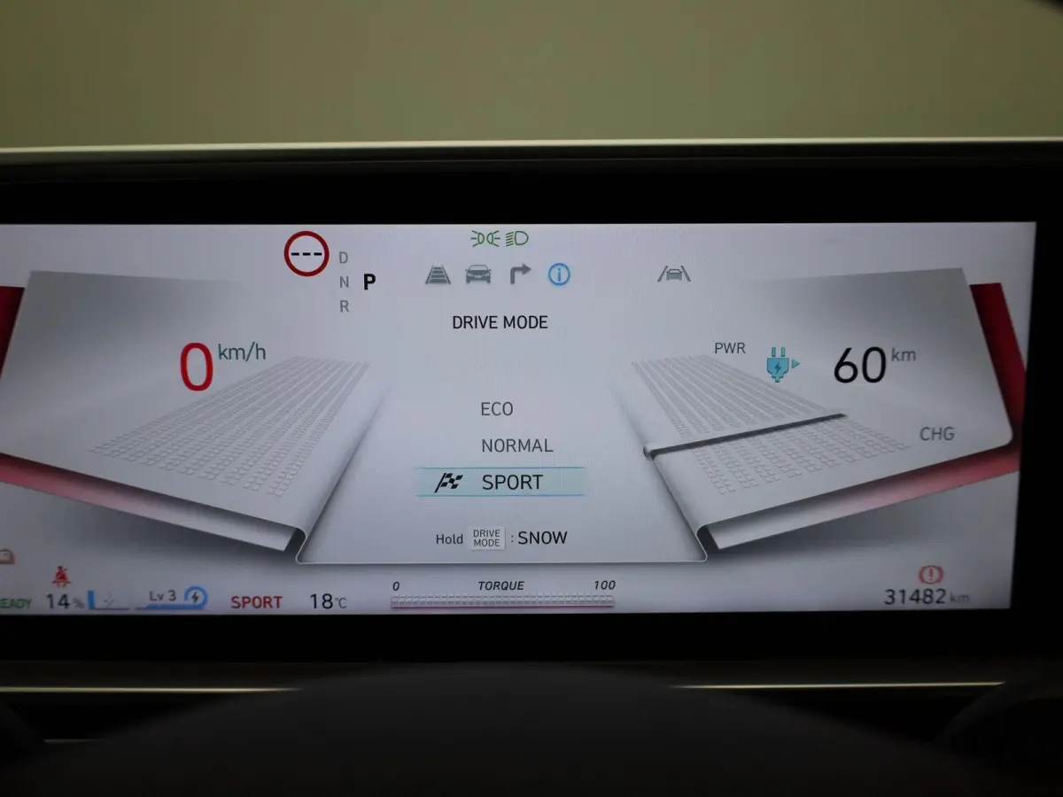 77,4 kWh Core Plus | Navigatie | Camera | Stoelverwarming | Sfeerverlichting |