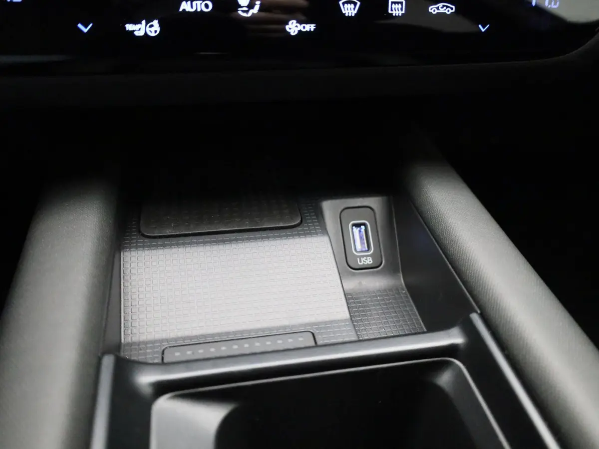 77,4 kWh Core Plus | Navigatie | Camera | Stoelverwarming | Sfeerverlichting |