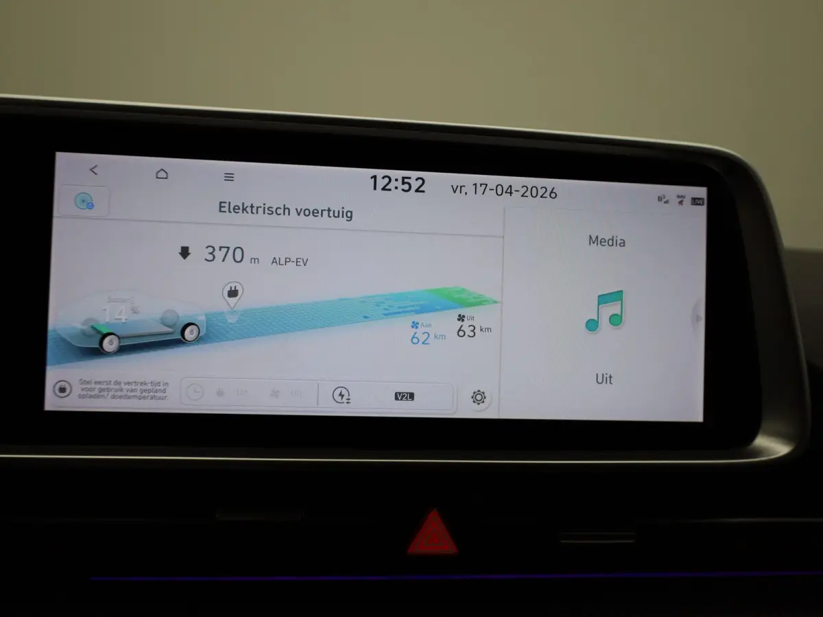77,4 kWh Core Plus | Navigatie | Camera | Stoelverwarming | Sfeerverlichting |