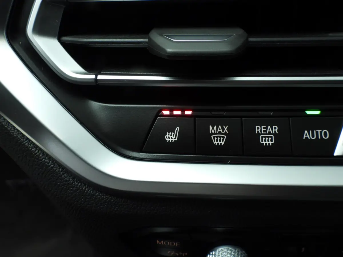 420i | M-Sportpakket | LED | Leder | Navigatie | Active cruise | Schuifdak | Sportstoelen | DAB | Hifi speakers | Alu 19 inch