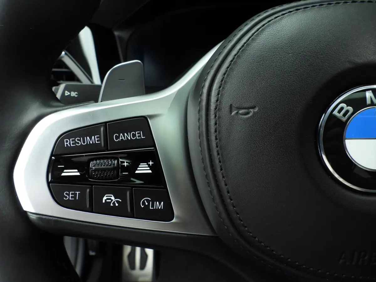 420i | M-Sportpakket | LED | Leder | Navigatie | Active cruise | Schuifdak | Sportstoelen | DAB | Hifi speakers | Alu 19 inch