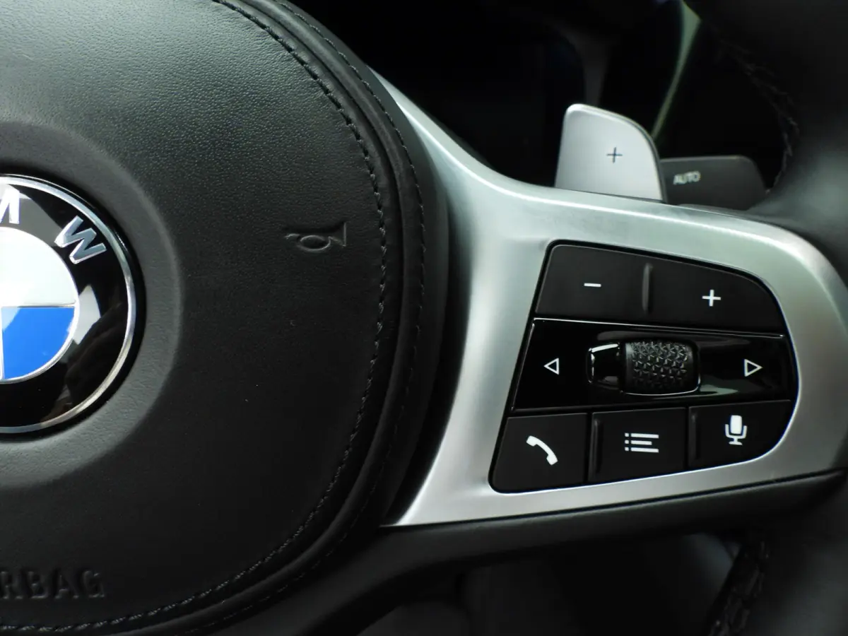 420i | M-Sportpakket | LED | Leder | Navigatie | Active cruise | Schuifdak | Sportstoelen | DAB | Hifi speakers | Alu 19 inch
