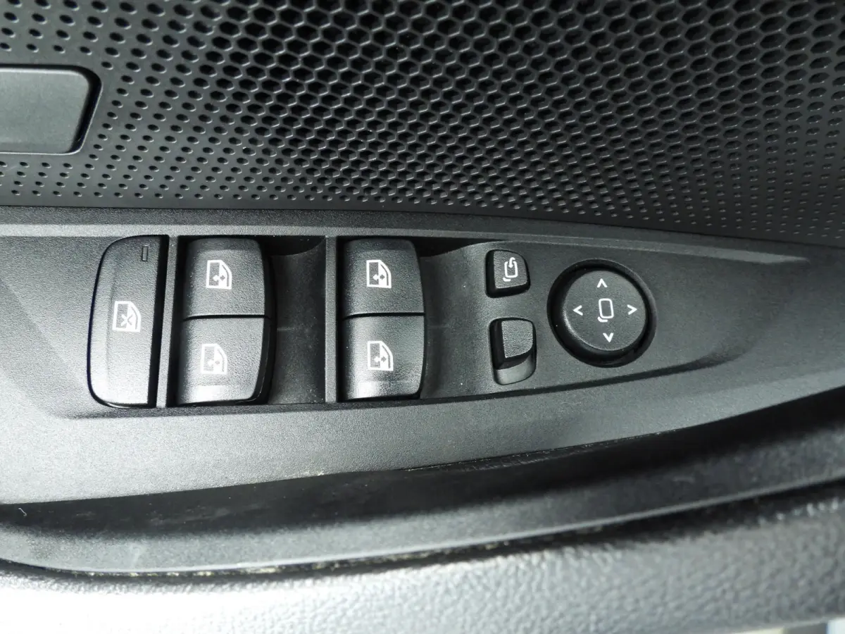420i | M-Sportpakket | LED | Leder | Navigatie | Active cruise | Schuifdak | Sportstoelen | DAB | Hifi speakers | Alu 19 inch