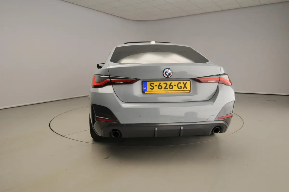 420i | M-Sportpakket | LED | Leder | Navigatie | Active cruise | Schuifdak | Sportstoelen | DAB | Hifi speakers | Alu 19 inch