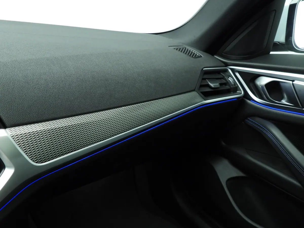 420i | M-Sportpakket | LED | Leder | Navigatie | Active cruise | Schuifdak | Sportstoelen | DAB | Hifi speakers | Alu 19 inch