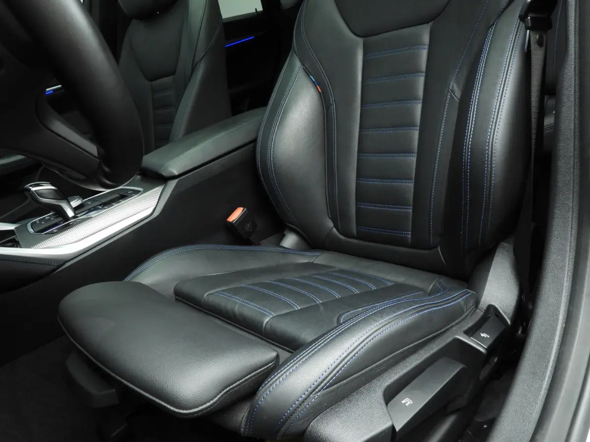 420i | M-Sportpakket | LED | Leder | Navigatie | Active cruise | Schuifdak | Sportstoelen | DAB | Hifi speakers | Alu 19 inch