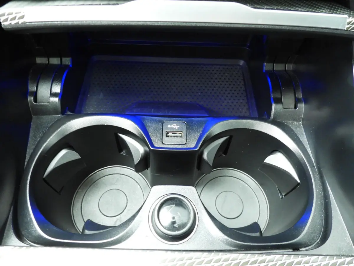 420i | M-Sportpakket | LED | Leder | Navigatie | Active cruise | Schuifdak | Sportstoelen | DAB | Hifi speakers | Alu 19 inch