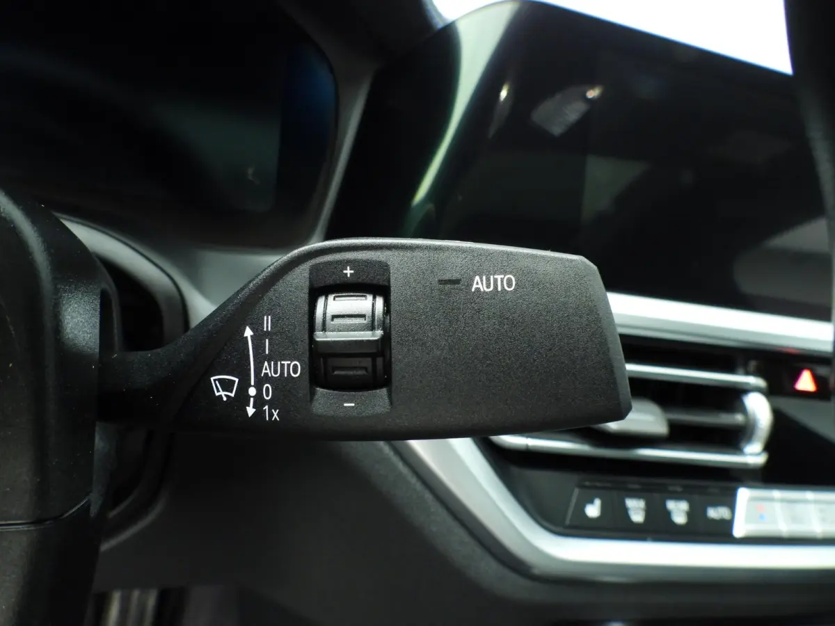 420i | M-Sportpakket | LED | Leder | Navigatie | Active cruise | Schuifdak | Sportstoelen | DAB | Hifi speakers | Alu 19 inch