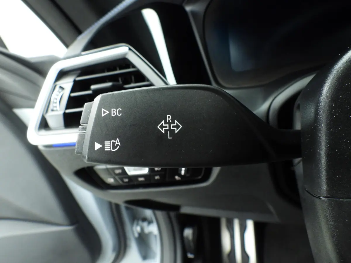 420i | M-Sportpakket | LED | Leder | Navigatie | Active cruise | Schuifdak | Sportstoelen | DAB | Hifi speakers | Alu 19 inch