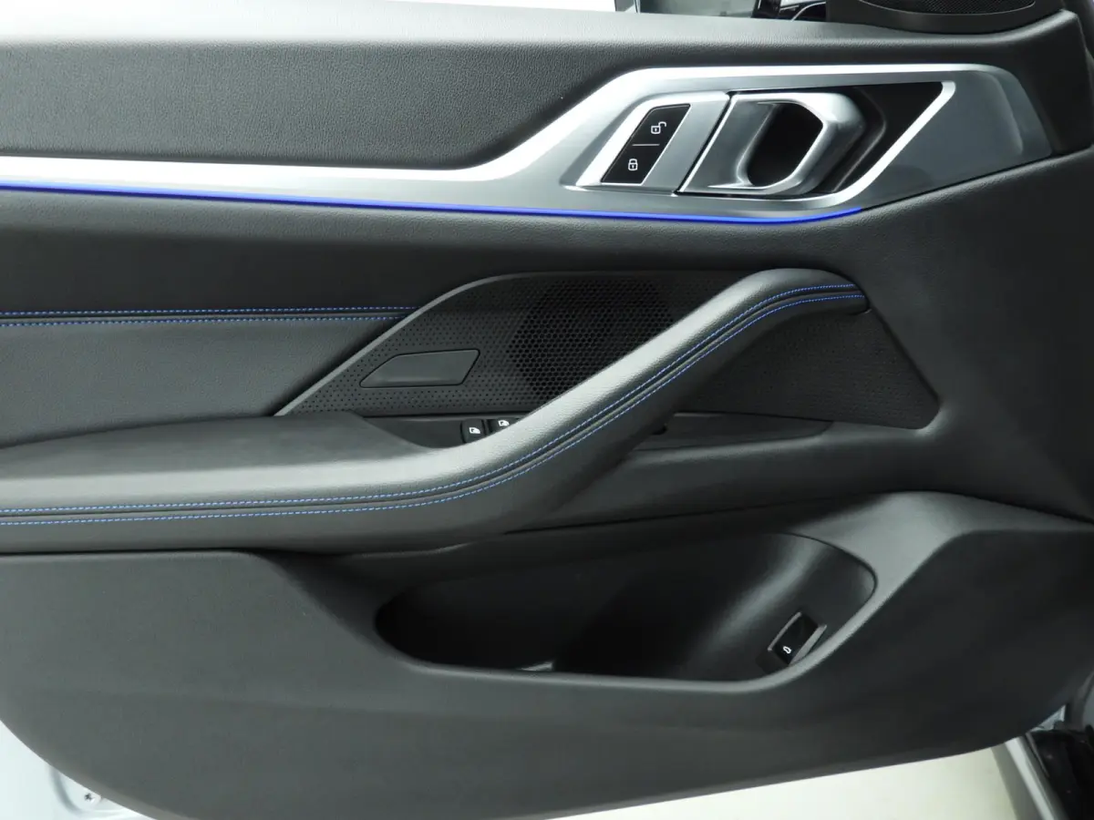 420i | M-Sportpakket | LED | Leder | Navigatie | Active cruise | Schuifdak | Sportstoelen | DAB | Hifi speakers | Alu 19 inch