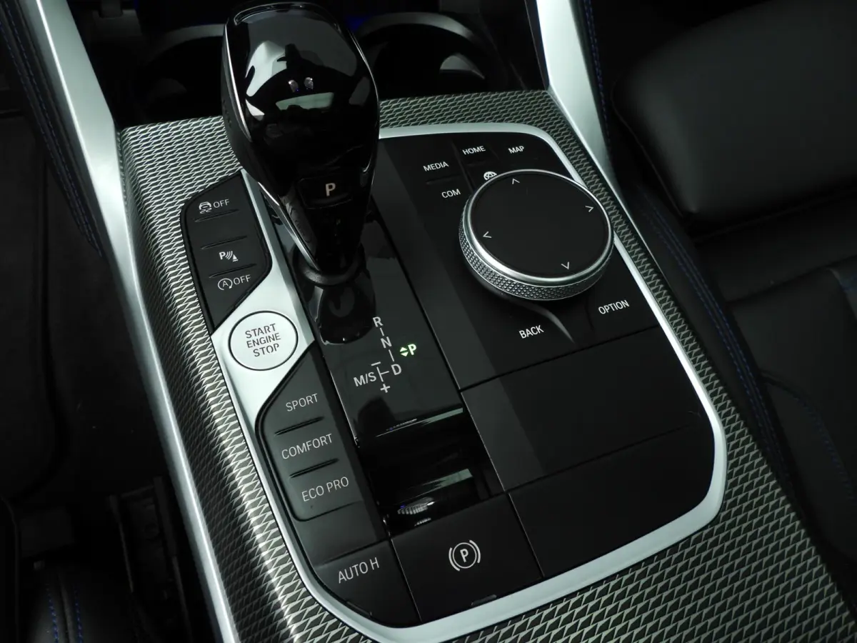 420i | M-Sportpakket | LED | Leder | Navigatie | Active cruise | Schuifdak | Sportstoelen | DAB | Hifi speakers | Alu 19 inch