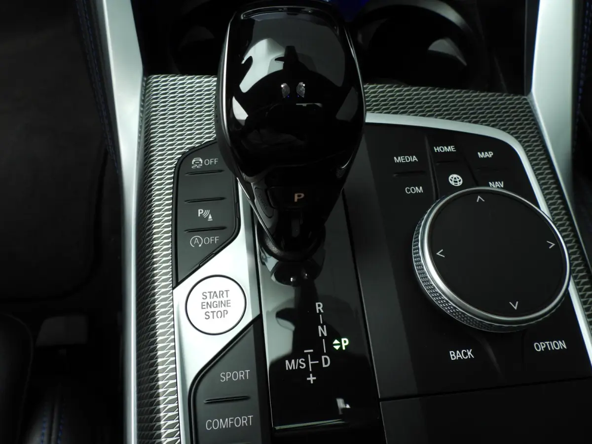 420i | M-Sportpakket | LED | Leder | Navigatie | Active cruise | Schuifdak | Sportstoelen | DAB | Hifi speakers | Alu 19 inch
