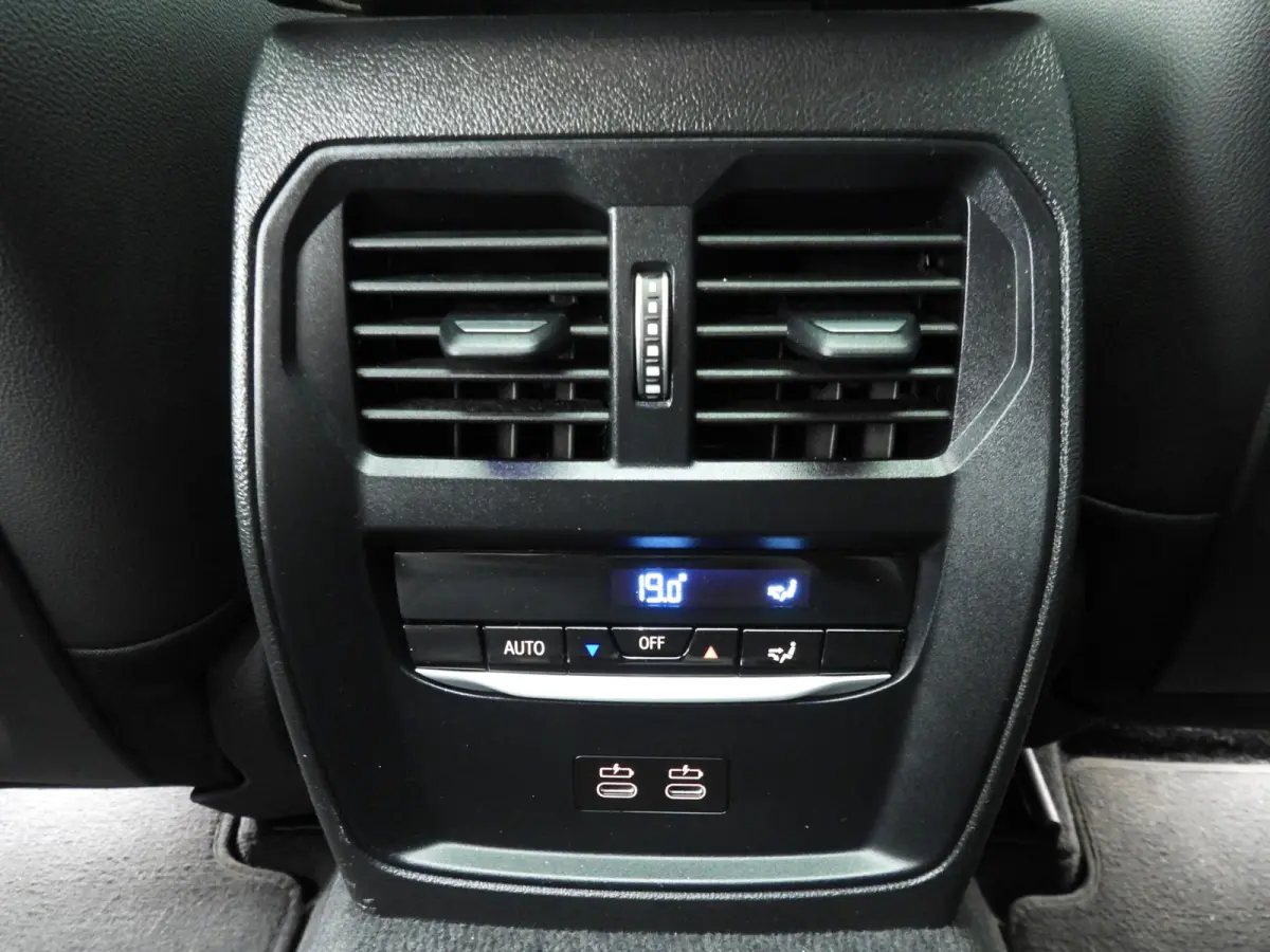 420i | M-Sportpakket | LED | Leder | Navigatie | Active cruise | Schuifdak | Sportstoelen | DAB | Hifi speakers | Alu 19 inch