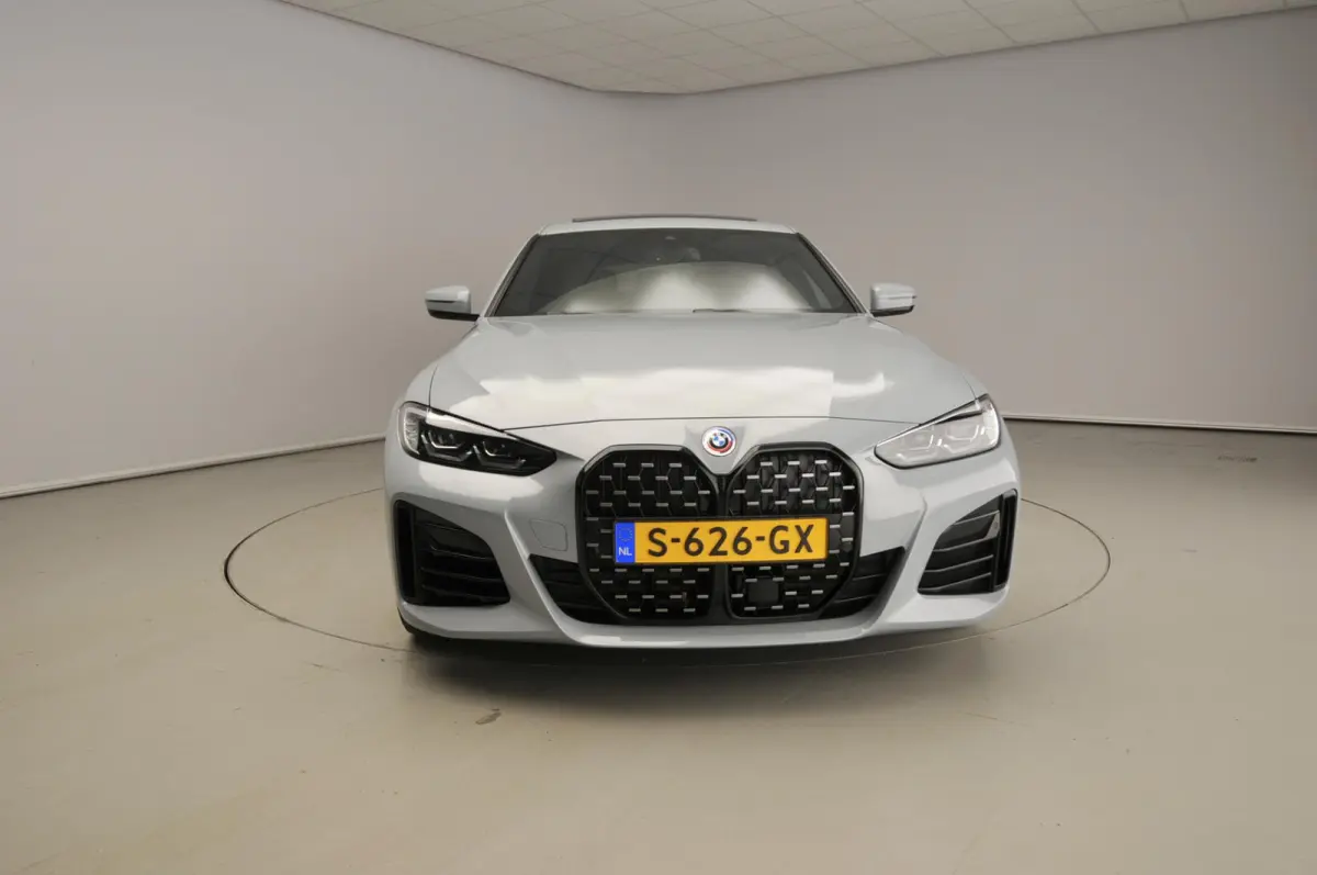 420i | M-Sportpakket | LED | Leder | Navigatie | Active cruise | Schuifdak | Sportstoelen | DAB | Hifi speakers | Alu 19 inch