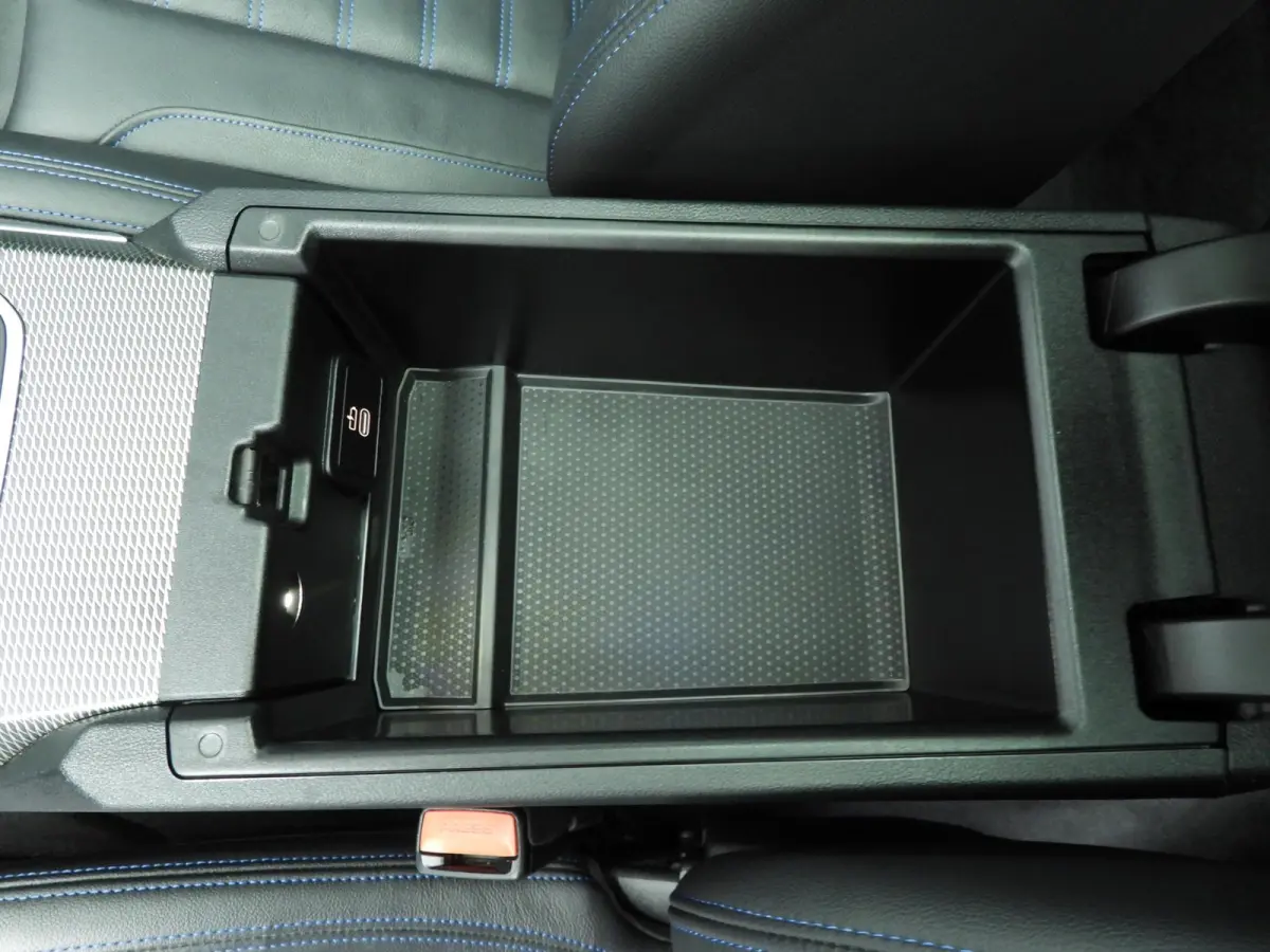 420i | M-Sportpakket | LED | Leder | Navigatie | Active cruise | Schuifdak | Sportstoelen | DAB | Hifi speakers | Alu 19 inch