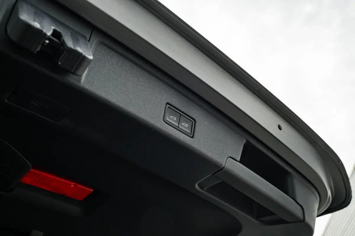 3.0 TSi eHybrid 4MOTION R l Trekhaak Elektr. l DYNAUDIO | SoH 99% l Nappa Leder l Elektr. Stoelen incl Memory l 21" Black/Graphite Matte l