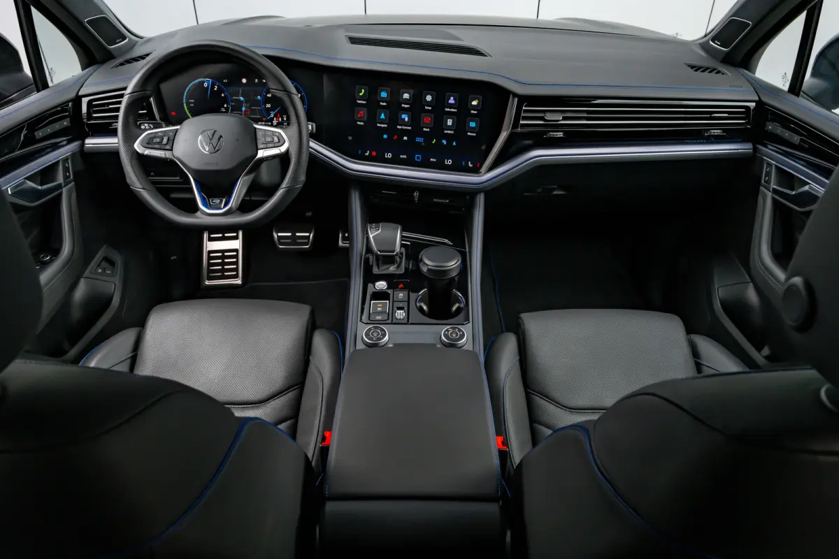 3.0 TSi eHybrid 4MOTION R l Trekhaak Elektr. l DYNAUDIO | SoH 99% l Nappa Leder l Elektr. Stoelen incl Memory l 21" Black/Graphite Matte l