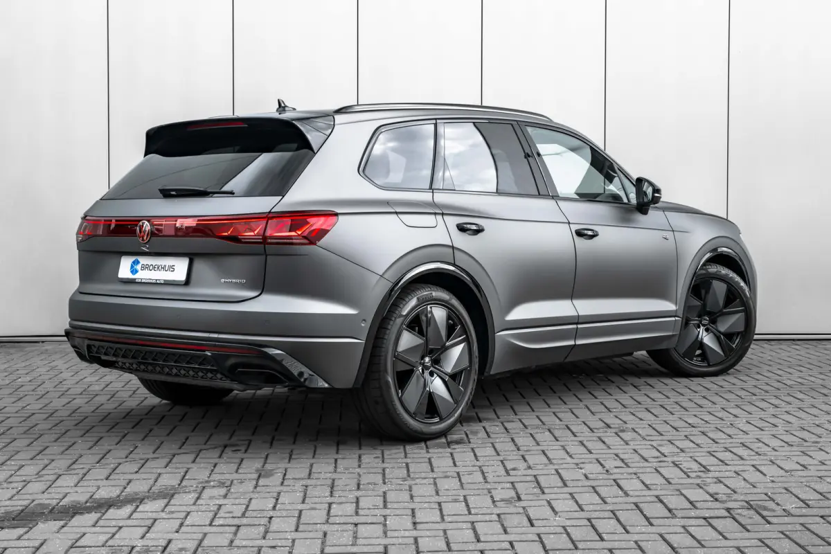 3.0 TSi eHybrid 4MOTION R l Trekhaak Elektr. l DYNAUDIO | SoH 99% l Nappa Leder l Elektr. Stoelen incl Memory l 21" Black/Graphite Matte l