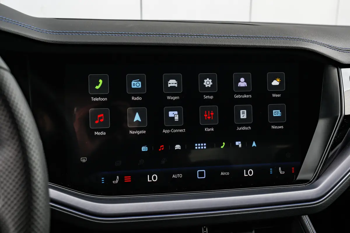3.0 TSi eHybrid 4MOTION R l Trekhaak Elektr. l DYNAUDIO | SoH 99% l Nappa Leder l Elektr. Stoelen incl Memory l 21" Black/Graphite Matte l