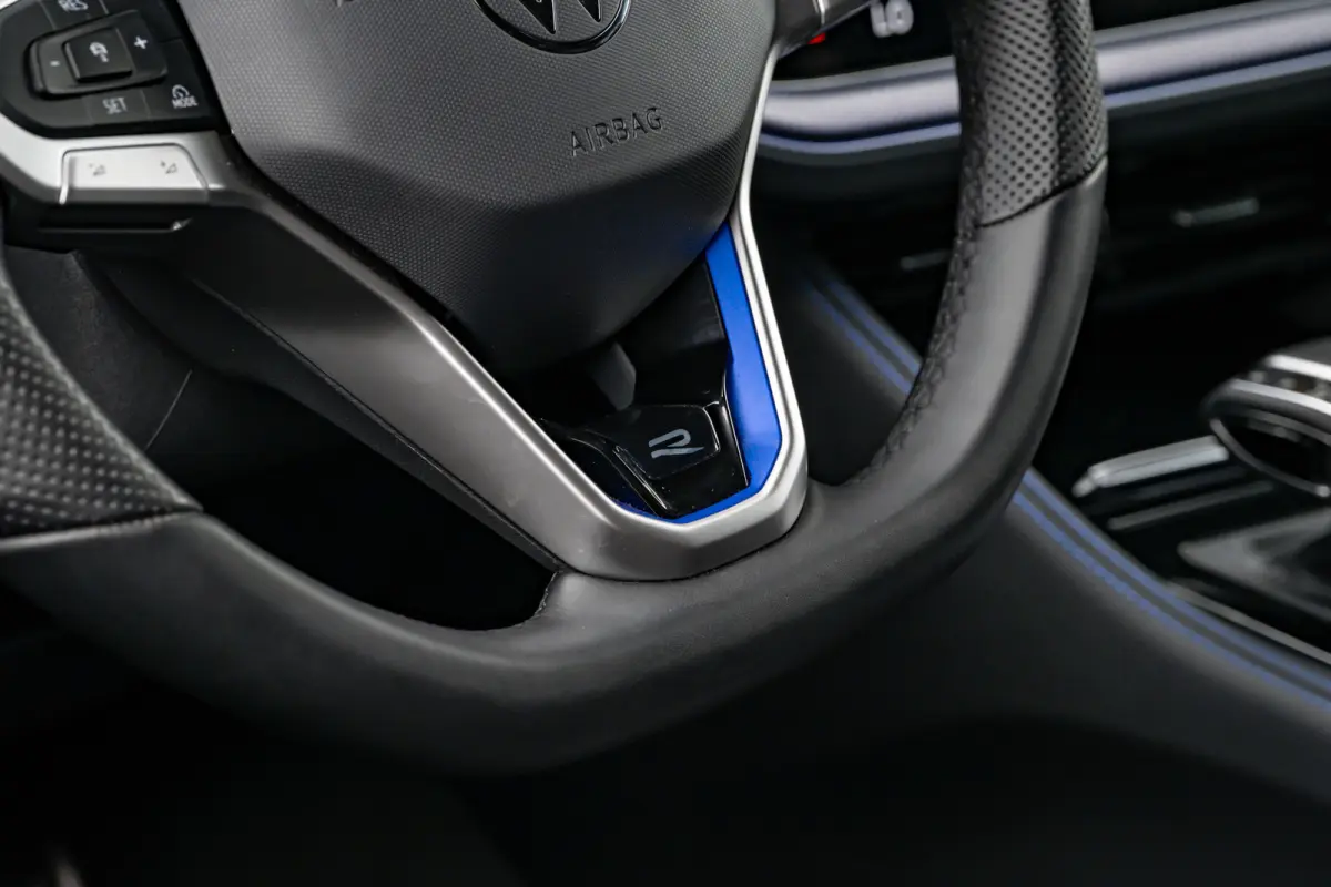3.0 TSi eHybrid 4MOTION R l Trekhaak Elektr. l DYNAUDIO | SoH 99% l Nappa Leder l Elektr. Stoelen incl Memory l 21" Black/Graphite Matte l