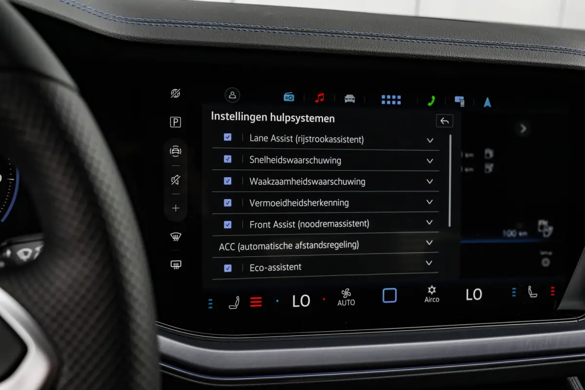 3.0 TSi eHybrid 4MOTION R l Trekhaak Elektr. l DYNAUDIO | SoH 99% l Nappa Leder l Elektr. Stoelen incl Memory l 21" Black/Graphite Matte l