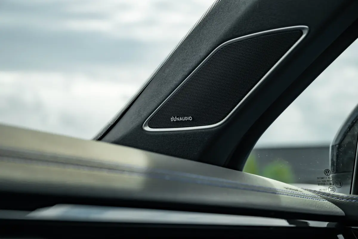 3.0 TSi eHybrid 4MOTION R l Trekhaak Elektr. l DYNAUDIO | SoH 99% l Nappa Leder l Elektr. Stoelen incl Memory l 21" Black/Graphite Matte l