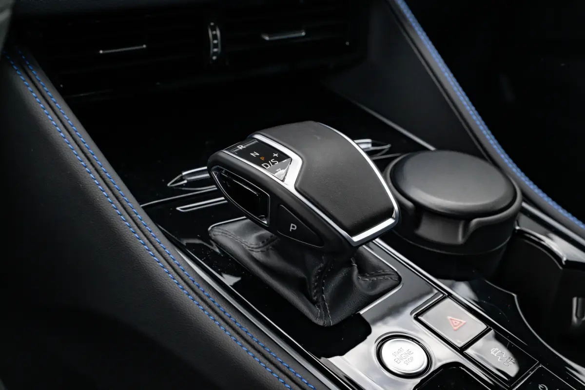 3.0 TSi eHybrid 4MOTION R l Trekhaak Elektr. l DYNAUDIO | SoH 99% l Nappa Leder l Elektr. Stoelen incl Memory l 21" Black/Graphite Matte l