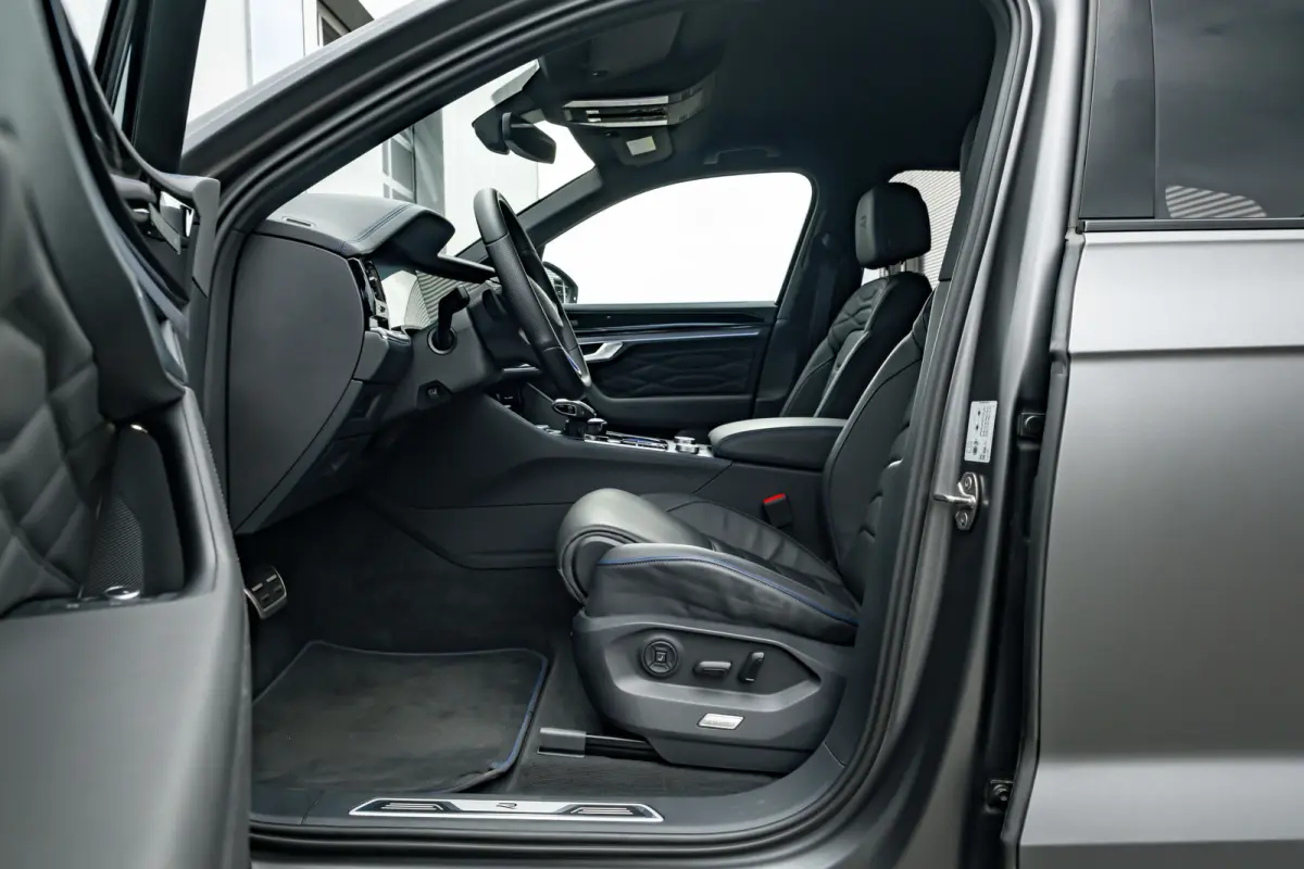3.0 TSi eHybrid 4MOTION R l Trekhaak Elektr. l DYNAUDIO | SoH 99% l Nappa Leder l Elektr. Stoelen incl Memory l 21" Black/Graphite Matte l