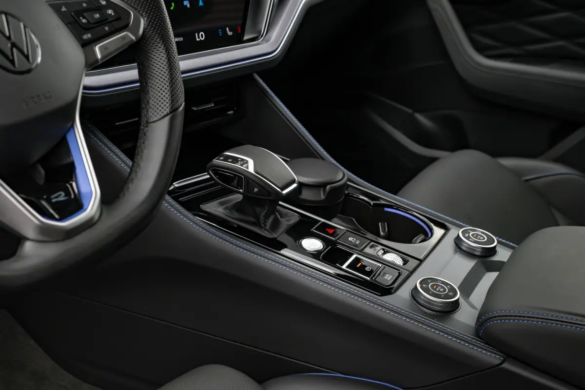 3.0 TSi eHybrid 4MOTION R l Trekhaak Elektr. l DYNAUDIO | SoH 99% l Nappa Leder l Elektr. Stoelen incl Memory l 21" Black/Graphite Matte l